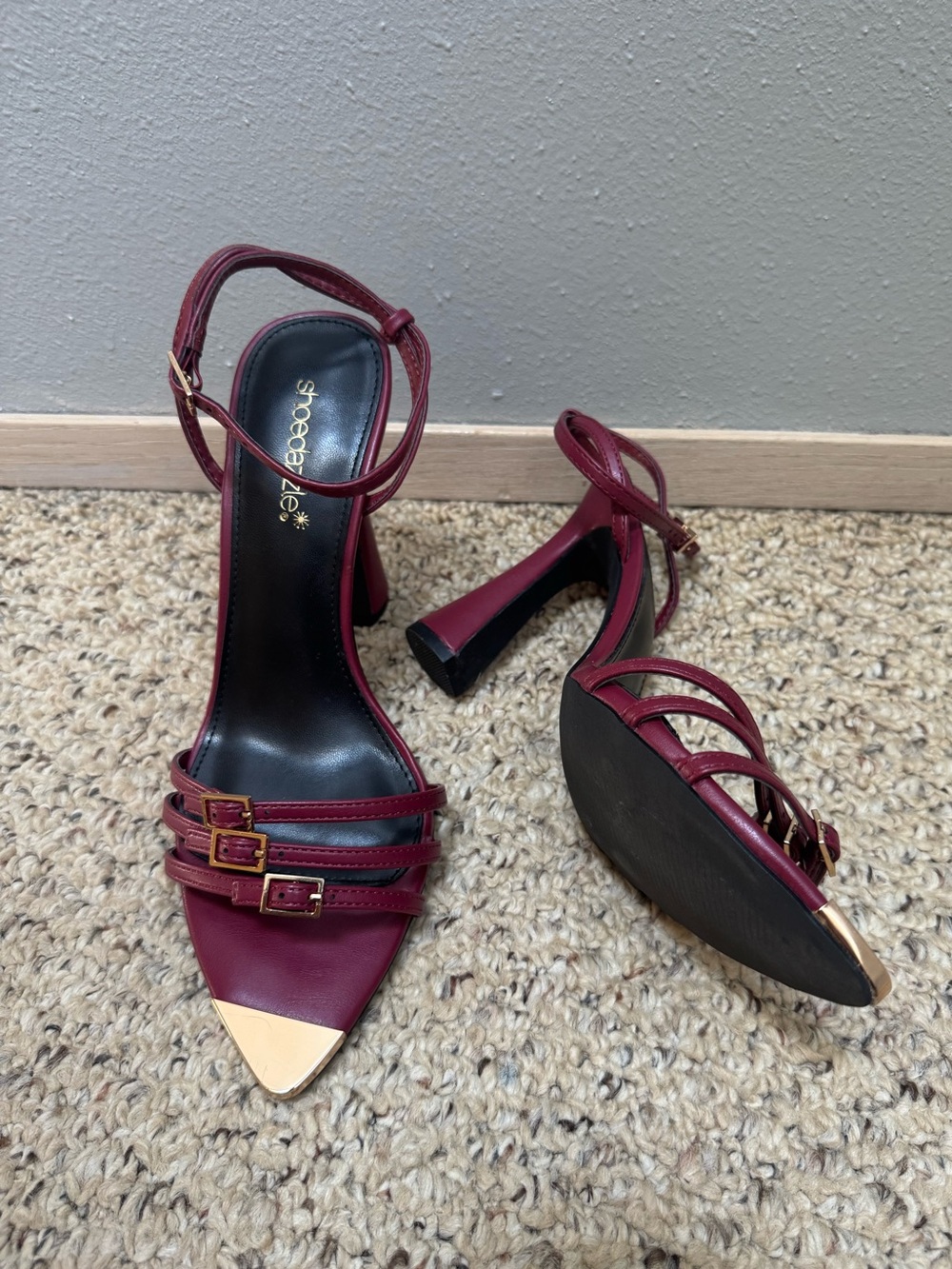 ShoeDazzle Amiri Burgundy Wine Buckle Heeled Sandals w/ Gold Toe Cap size 10